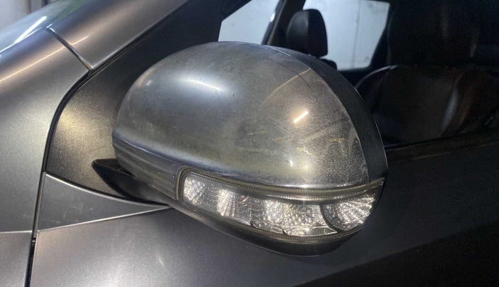 2013 Mahindra XUV500 W8, Diesel, Manual, 1,04,490 km, Left rear-view mirror - Folding motor not working