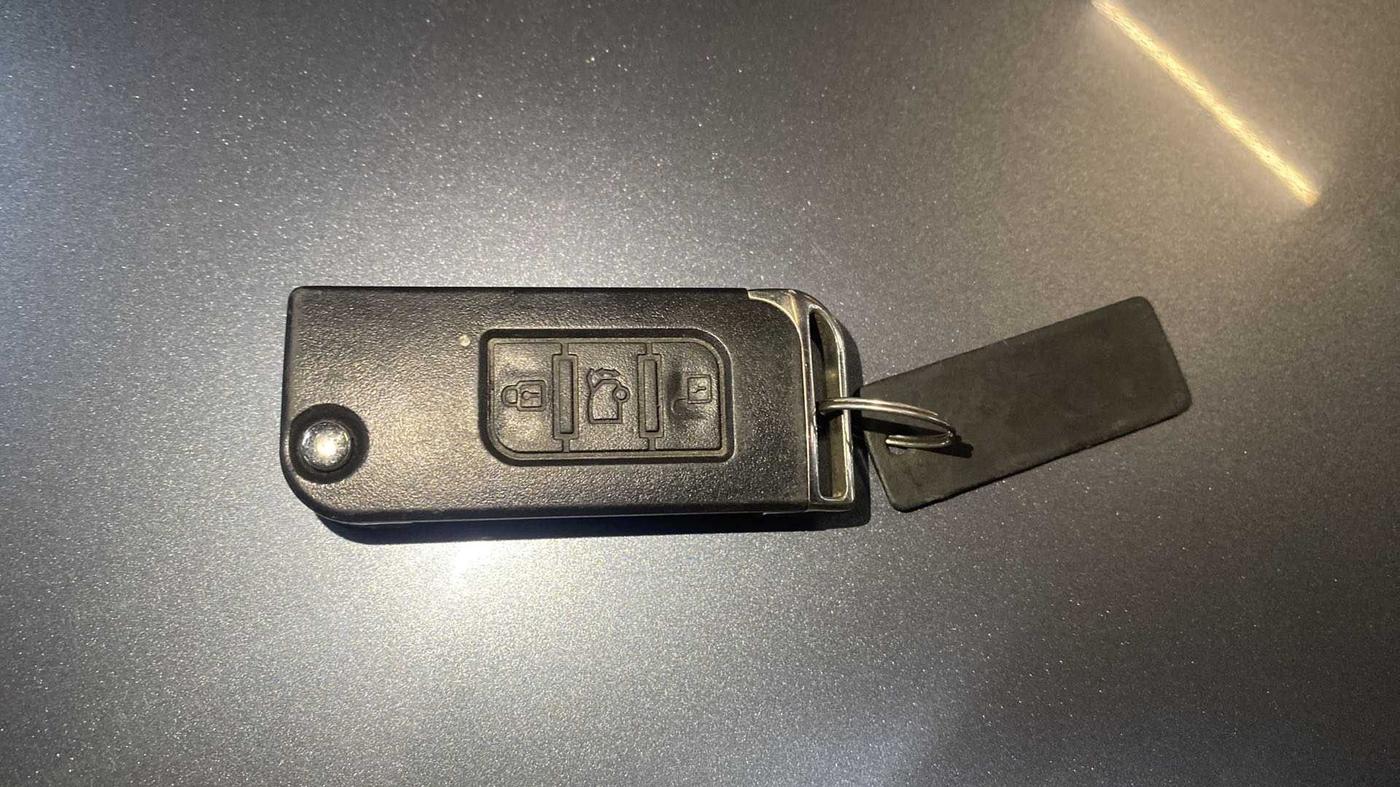 2013 Mahindra XUV500 W8, Diesel, Manual, 1,04,490 km, Key Close Up