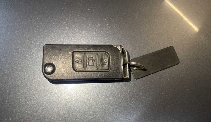 2013 Mahindra XUV500 W8, Diesel, Manual, 1,04,490 km, Key Close Up