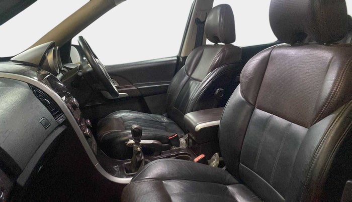2013 Mahindra XUV500 W8, Diesel, Manual, 1,04,490 km, Right Side Front Door Cabin