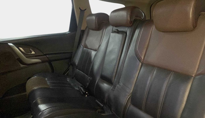 2013 Mahindra XUV500 W8, Diesel, Manual, 1,04,490 km, Right Side Rear Door Cabin