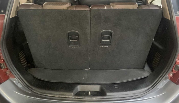 2013 Mahindra XUV500 W8, Diesel, Manual, 1,04,490 km, Dicky (Boot door) - Jack/Tool not available