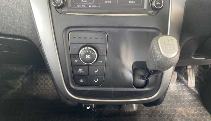 2018 Mahindra KUV 100 NXT K8 P 6 STR, Petrol, Manual, 39,396 km, Gear Lever