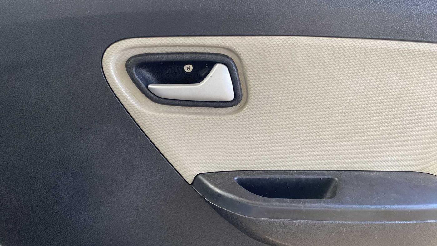 2020 Maruti Alto VXI, Petrol, Manual, 33,653 km, Driver Side Door Panels Control