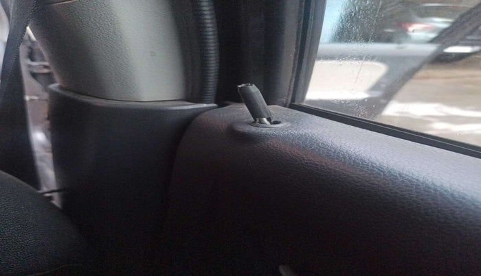 2015 Maruti Alto K10 VXI AMT, Petrol, Automatic, 53,127 km, Right rear window switch / handle - Minor damage