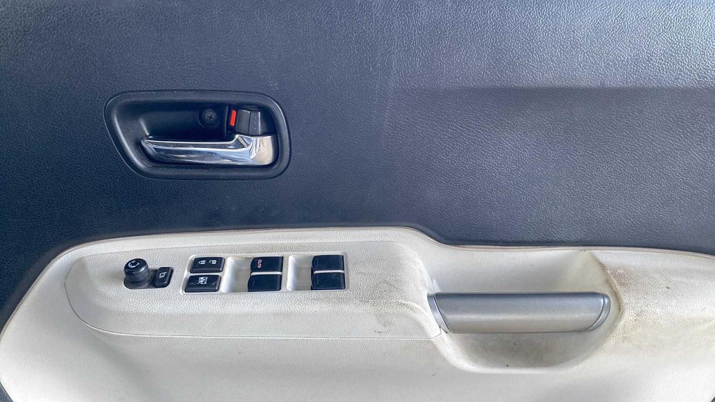 2020 Maruti IGNIS ZETA 1.2, Petrol, Manual, 76,306 km, Driver Side Door Panels Control