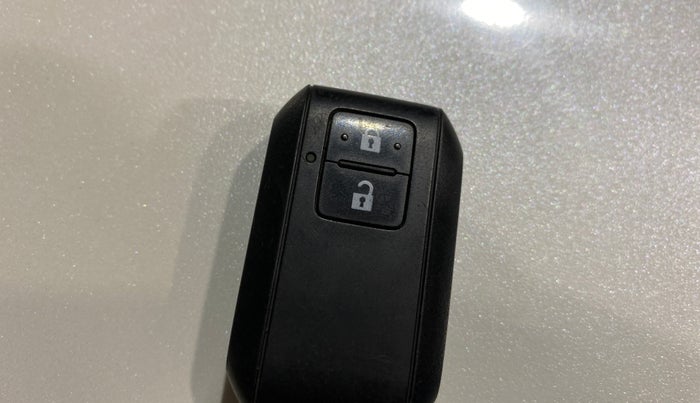 2019 Maruti Baleno ZETA PETROL 1.2, Petrol, Manual, 37,362 km, Key Close Up