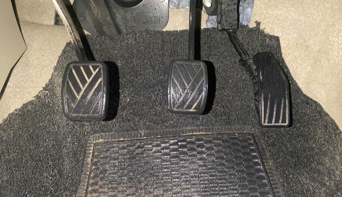 2022 Maruti Dzire VXI CNG, CNG, Manual, 22,447 km, Pedals