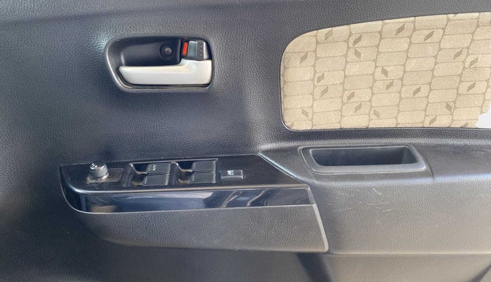 2018 Maruti Wagon R 1.0 VXI AMT, Petrol, Automatic, 23,898 km, Driver Side Door Panels Control