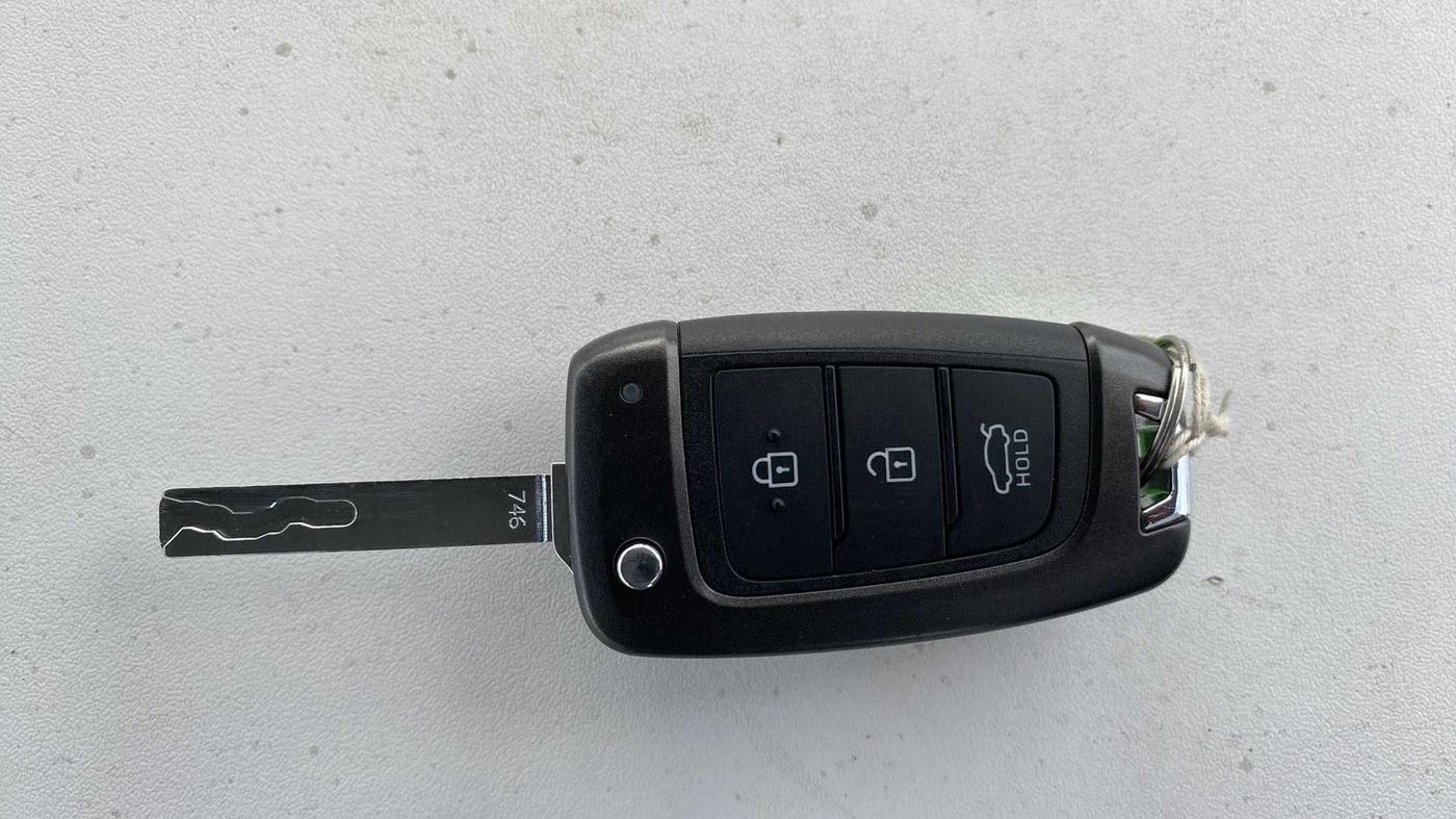 2018 Hyundai Verna 1.6 VTVT SX, Petrol, Manual, 53,077 km, Key Close Up