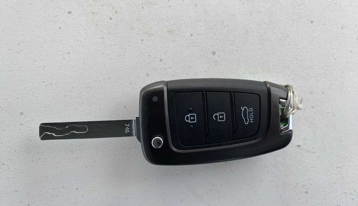 2018 Hyundai Verna 1.6 VTVT SX, Petrol, Manual, 53,077 km, Key Close Up