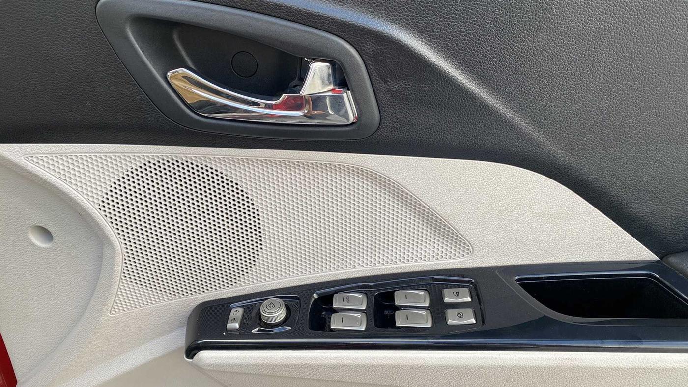 2020 Mahindra XUV300 W8 1.2 PETROL, Petrol, Manual, 23,123 km, Driver Side Door Panels Control