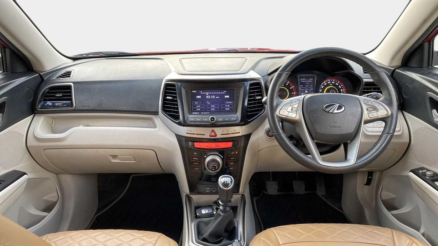 2020 Mahindra XUV300 W8 1.2 PETROL, Petrol, Manual, 23,123 km, Dashboard