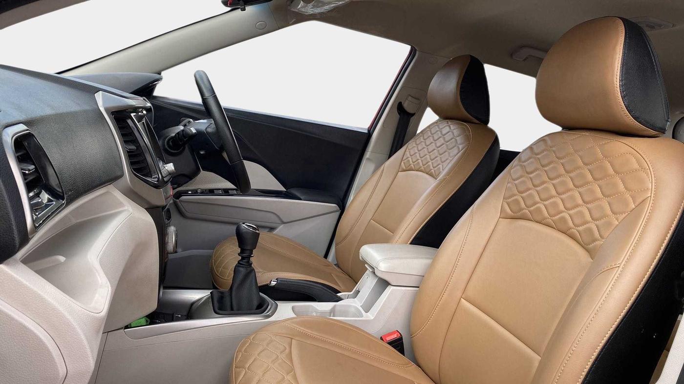 2020 Mahindra XUV300 W8 1.2 PETROL, Petrol, Manual, 23,123 km, Right Side Front Door Cabin