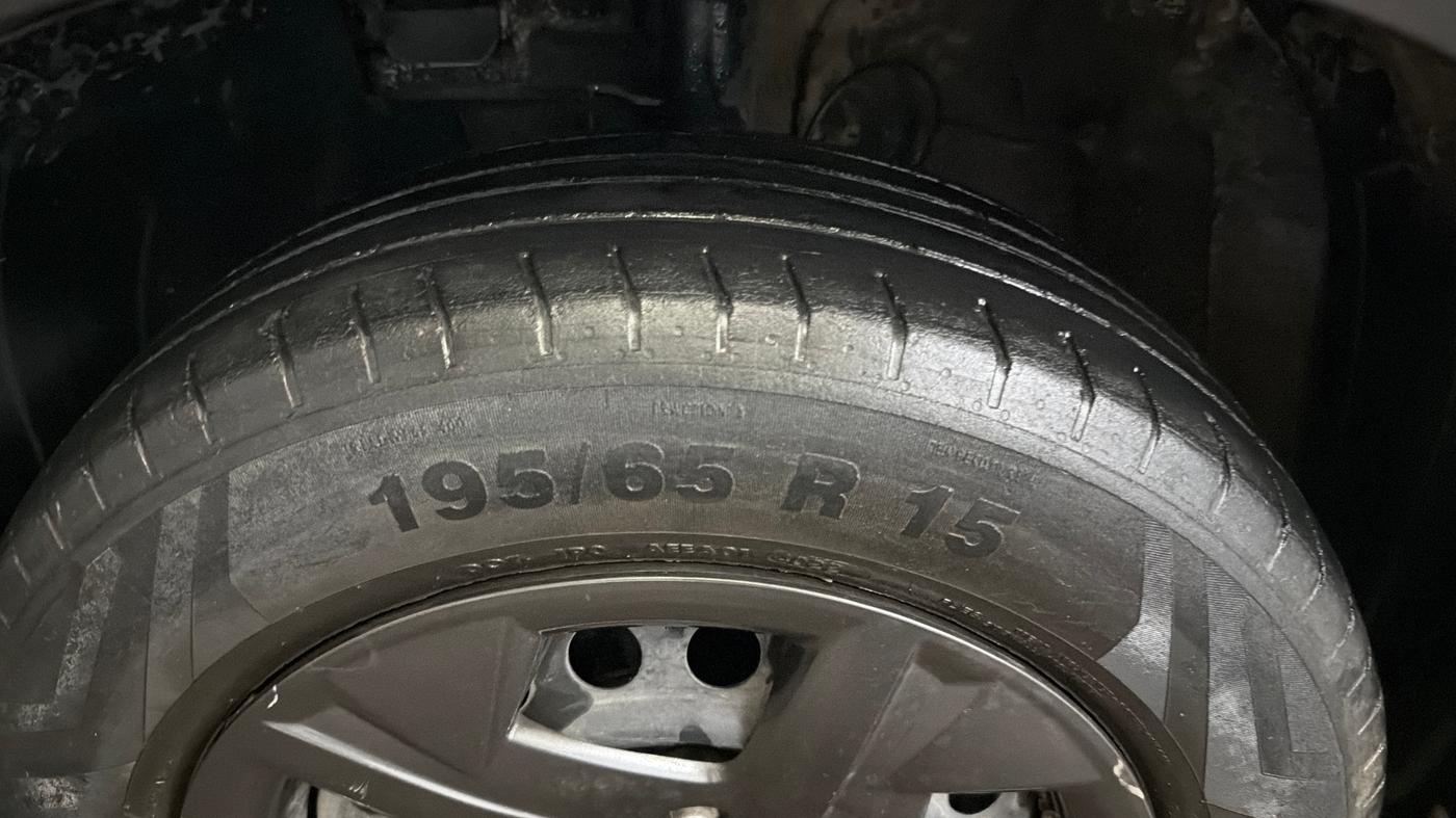 2023 Hyundai VENUE S 1.2, Petrol, Manual, 49,766 km, Left Front Tyre Tread