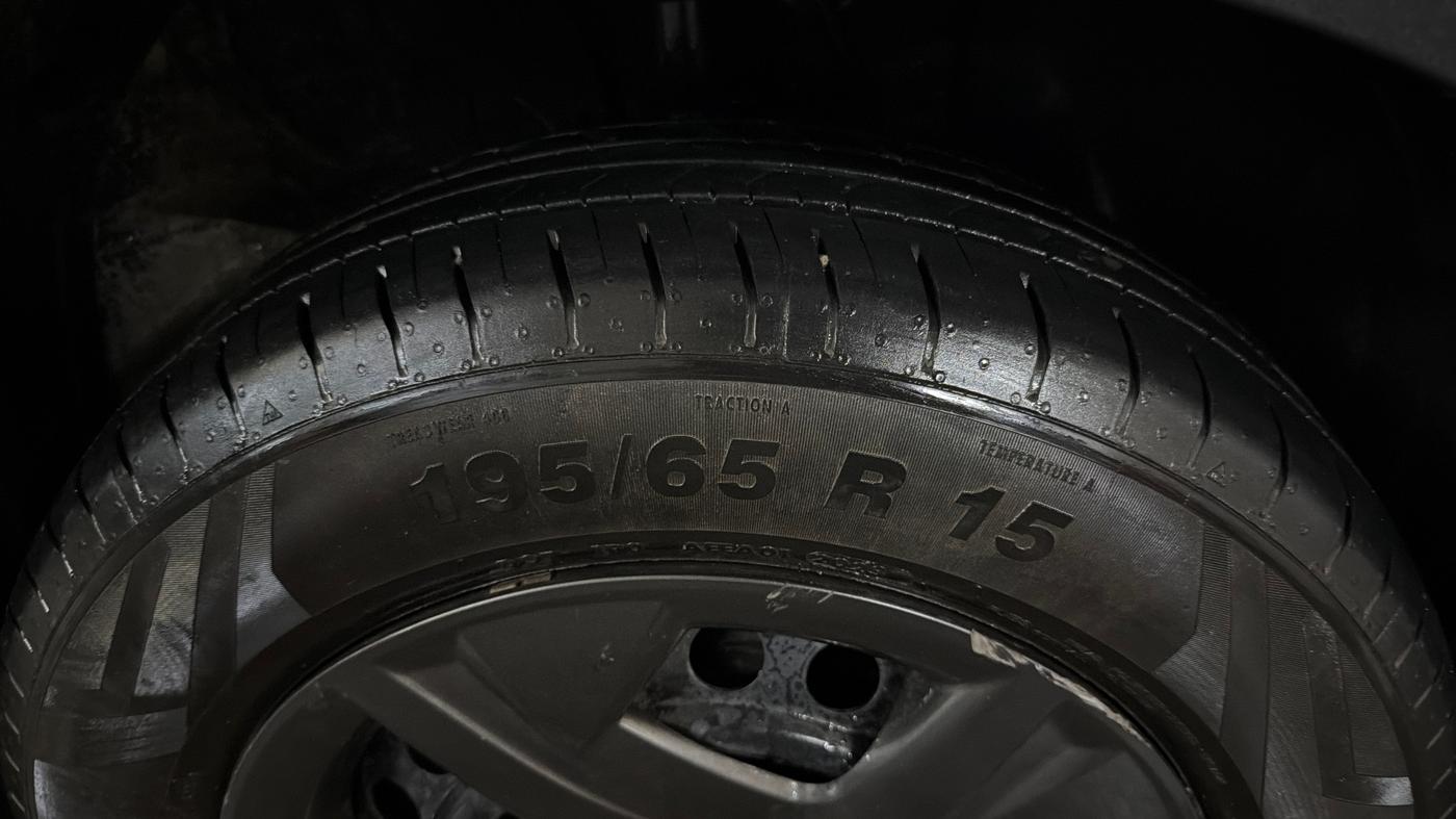 2023 Hyundai VENUE S 1.2, Petrol, Manual, 49,766 km, Right Front Tyre Tread