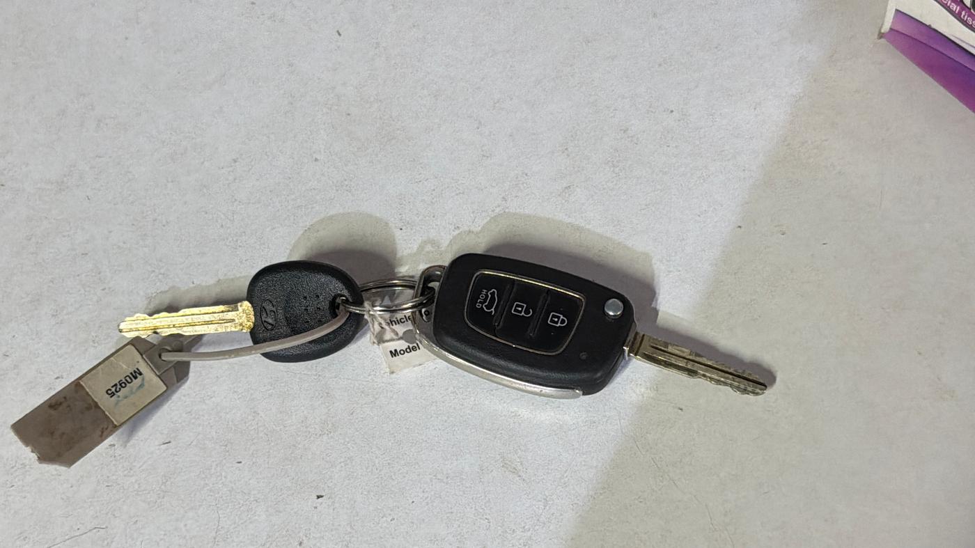 2023 Hyundai VENUE S 1.2, Petrol, Manual, 49,766 km, Key Close Up