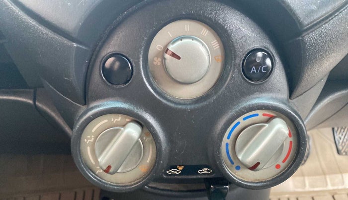 2017 Nissan Micra Active XV, Petrol, Manual, 59,818 km, AC Unit - Directional switch has minor damage
