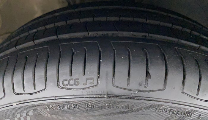 2019 Volkswagen Vento HIGHLINE 1.6 MPI, Petrol, Manual, 40,392 km, Right Front Tyre Tread