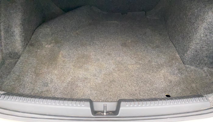 2019 Volkswagen Vento HIGHLINE 1.6 MPI, Petrol, Manual, 40,392 km, Boot Inside