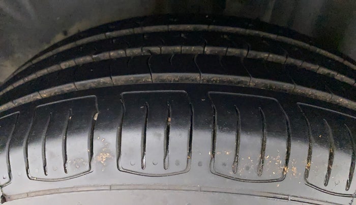 2019 Volkswagen Vento HIGHLINE 1.6 MPI, Petrol, Manual, 40,392 km, Left Rear Tyre Tread