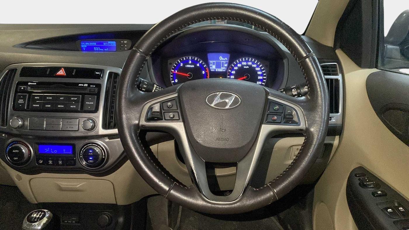 2012 Hyundai i20 ASTA 1.4 CRDI, Diesel, Manual, 80,949 km, Steering Wheel Close Up