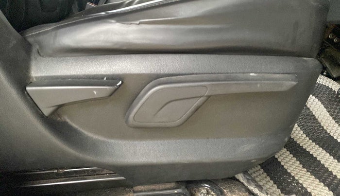 2017 Mahindra KUV 100 NXT K6+ D 6 STR, Diesel, Manual, 51,777 km, Driver Side Adjustment Panel