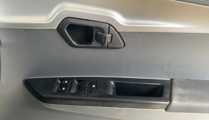 2017 Mahindra KUV 100 NXT K6+ D 6 STR, Diesel, Manual, 51,777 km, Driver Side Door Panels Control