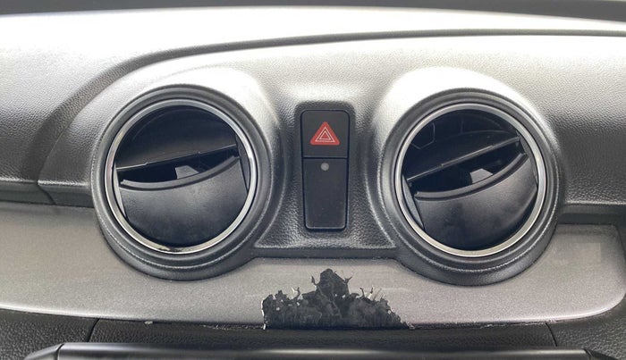 2018 Maruti Swift VXI, Petrol, Manual, 35,540 km, AC Unit - Front vent has minor damage