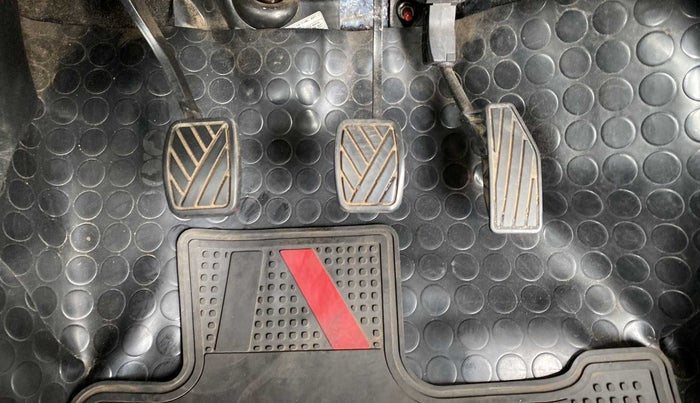 2018 Maruti Swift VXI, Petrol, Manual, 35,540 km, Pedals