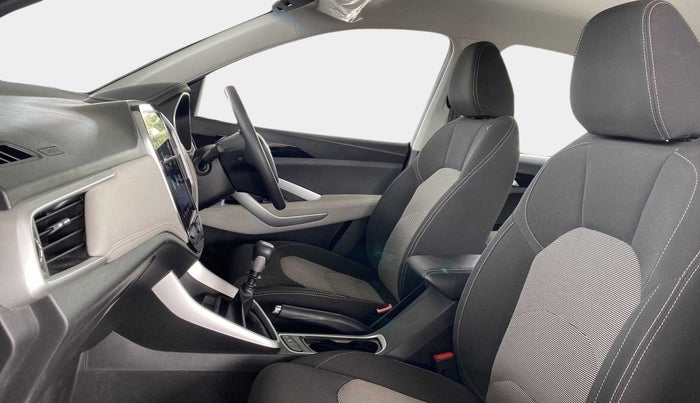 2021 MG HECTOR PLUS SUPER 2.0 DIESEL TURBO MT 7-STR, Diesel, Manual, 23,126 km, Right Side Front Door Cabin