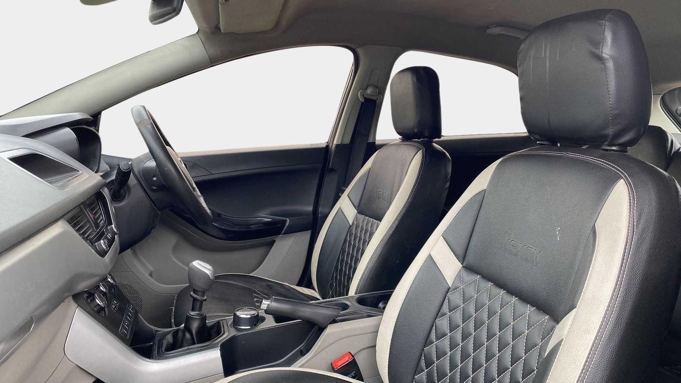 2018 Tata NEXON XM PETROL, Petrol, Manual, 83,550 km, Right Side Front Door Cabin