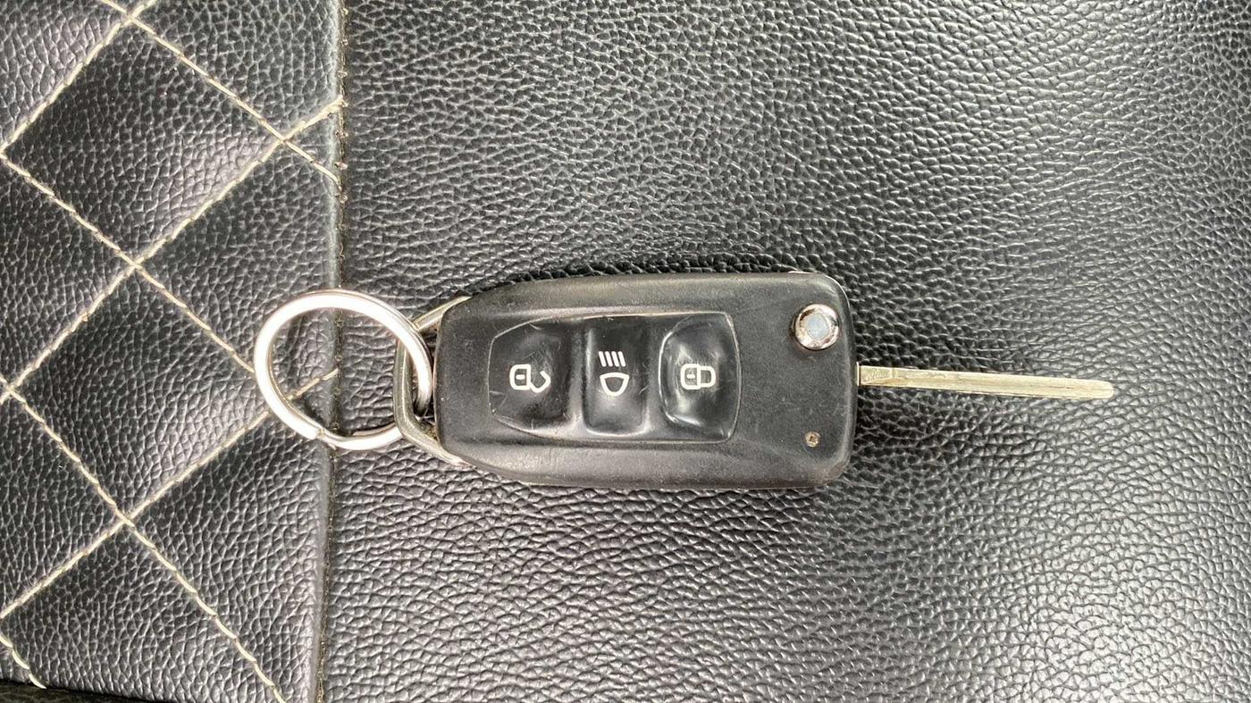 2018 Tata NEXON XM PETROL, Petrol, Manual, 83,550 km, Key Close Up