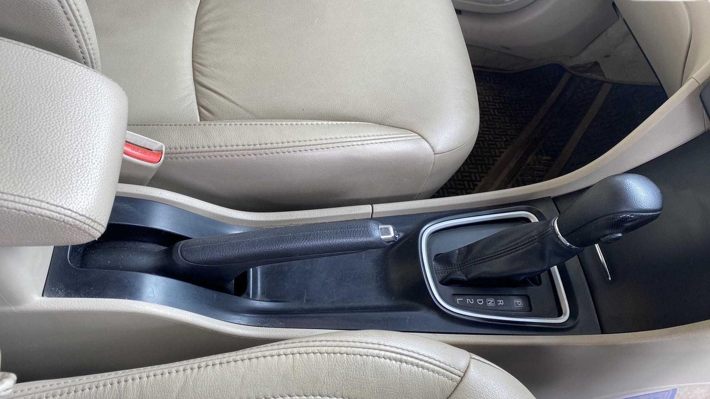 2019 Maruti Ciaz ALPHA  AT 1.5 SHVS PETROL, Petrol, Automatic, 20,729 km, Gear Lever