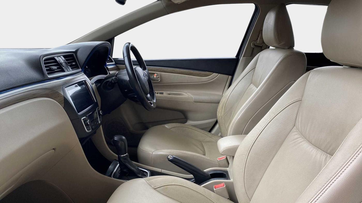 2019 Maruti Ciaz ALPHA  AT 1.5 SHVS PETROL, Petrol, Automatic, 20,729 km, Right Side Front Door Cabin