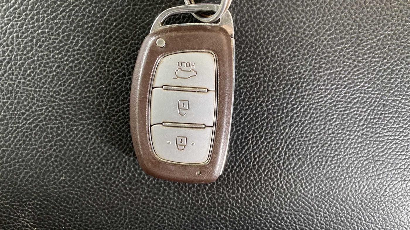 2015 Hyundai Creta SX PLUS 1.6 PETROL, Petrol, Manual, 29,033 km, Key Close Up