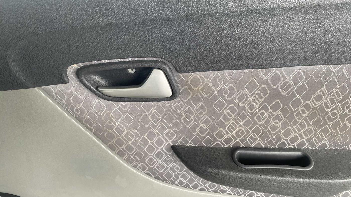 2019 Maruti Alto 800 LXI, Petrol, Manual, 34,429 km, Driver Side Door Panels Control