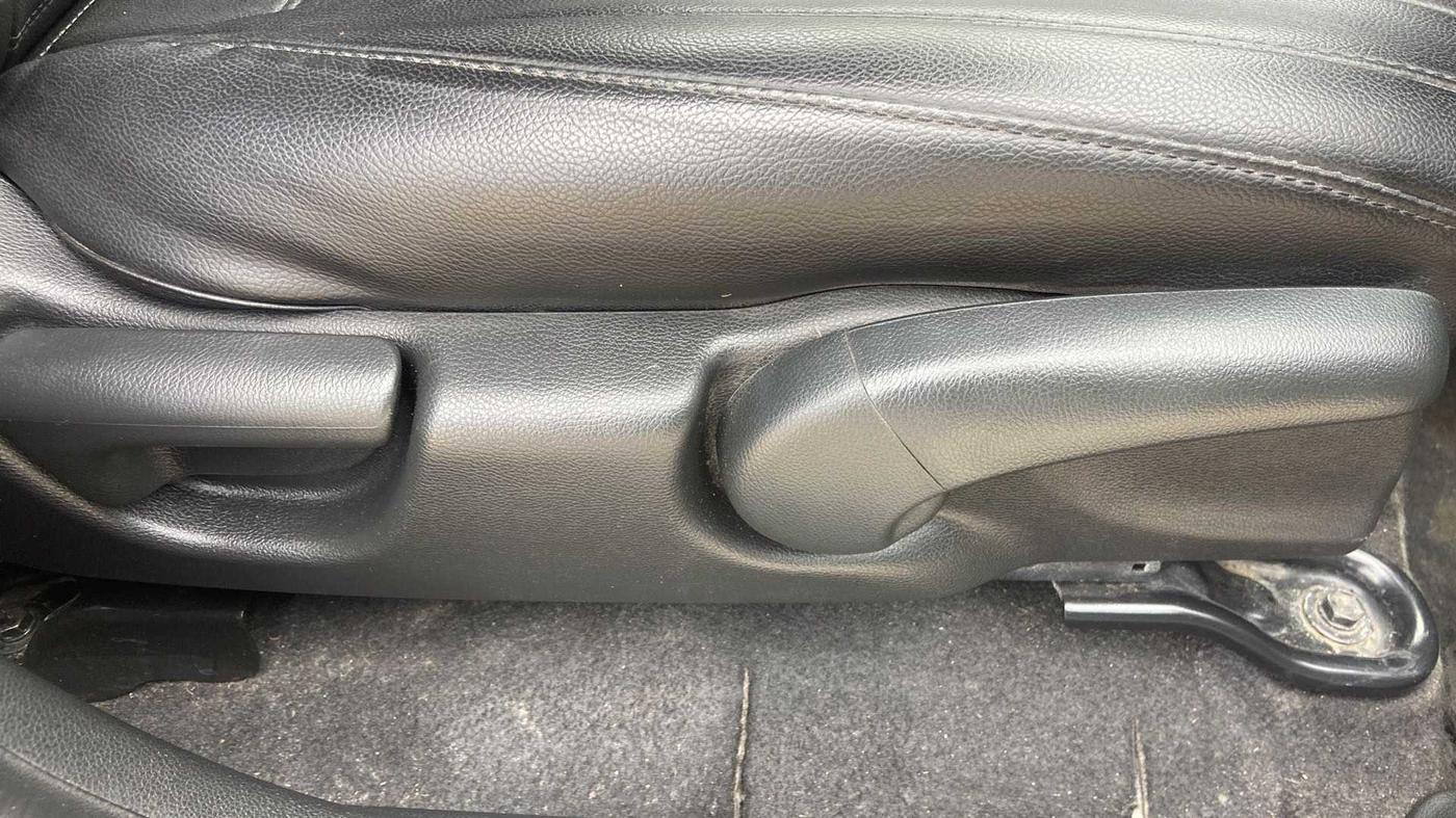 2021 Honda WR-V 1.5L I-DTEC VX MT, Diesel, Manual, 37,949 km, Driver Side Adjustment Panel