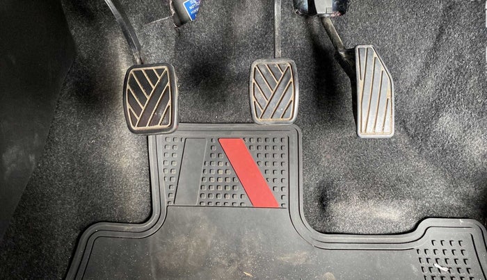 2018 Maruti Swift VXI, Petrol, Manual, 26,811 km, Pedals