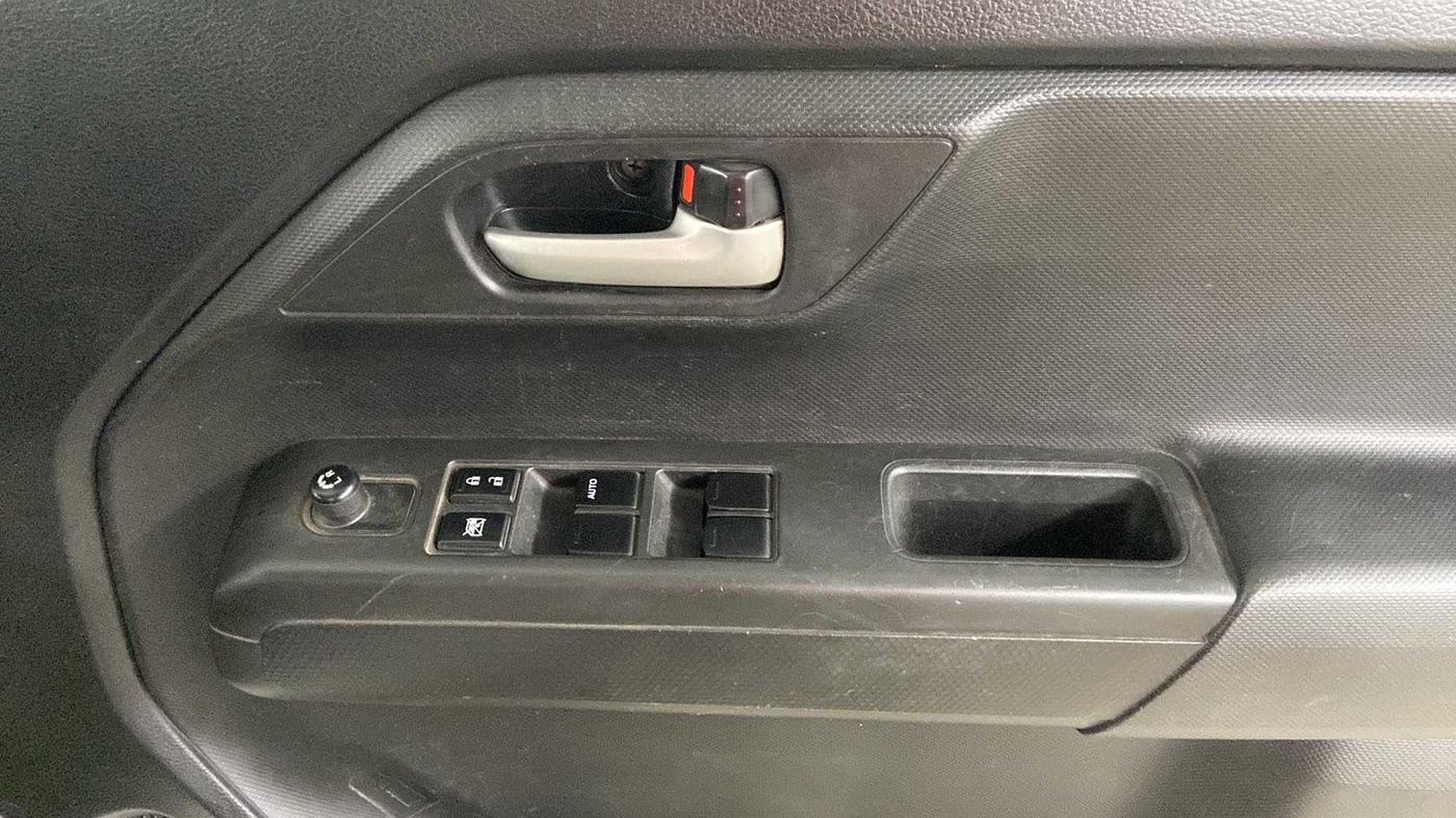 2019 Maruti New Wagon-R VXI 1.0, CNG, Manual, 67,649 km, Driver Side Door Panels Control