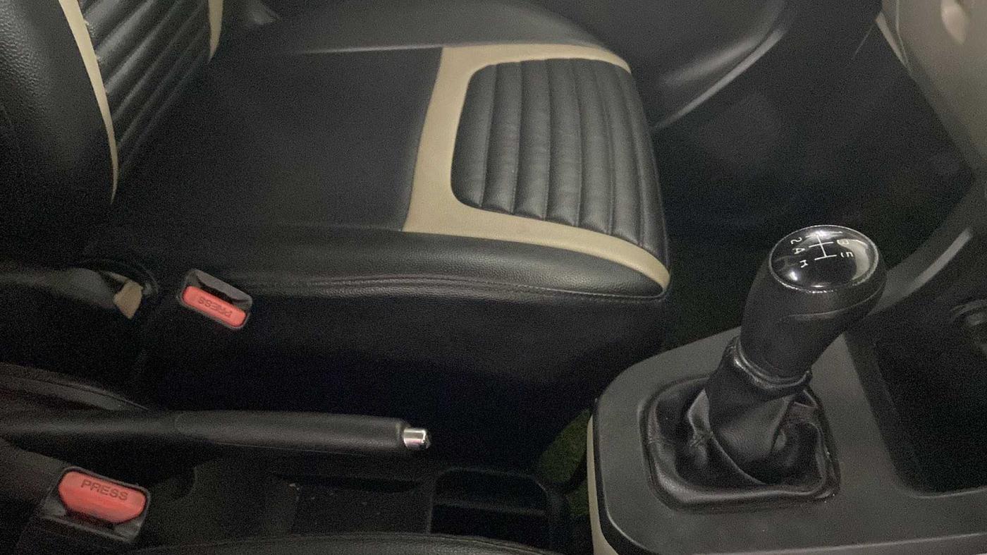 2019 Maruti New Wagon-R VXI 1.0, CNG, Manual, 67,649 km, Gear Lever
