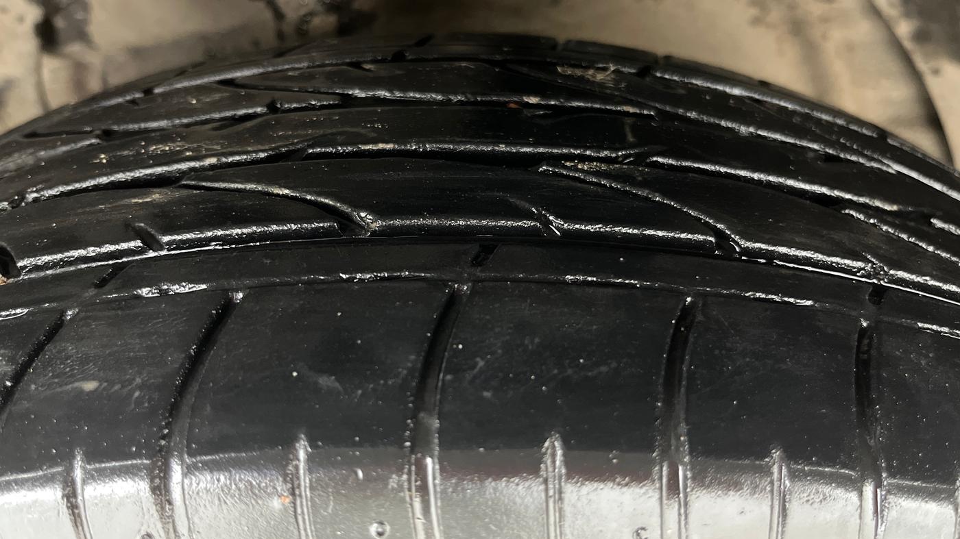 2022 Mahindra XUV300 W8 (O) 1.2 PETROL AMT, Petrol, Automatic, 53,632 km, Left Front Tyre Tread