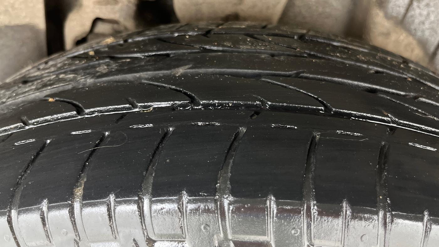 2022 Mahindra XUV300 W8 (O) 1.2 PETROL AMT, Petrol, Automatic, 53,632 km, Left Rear Tyre Tread