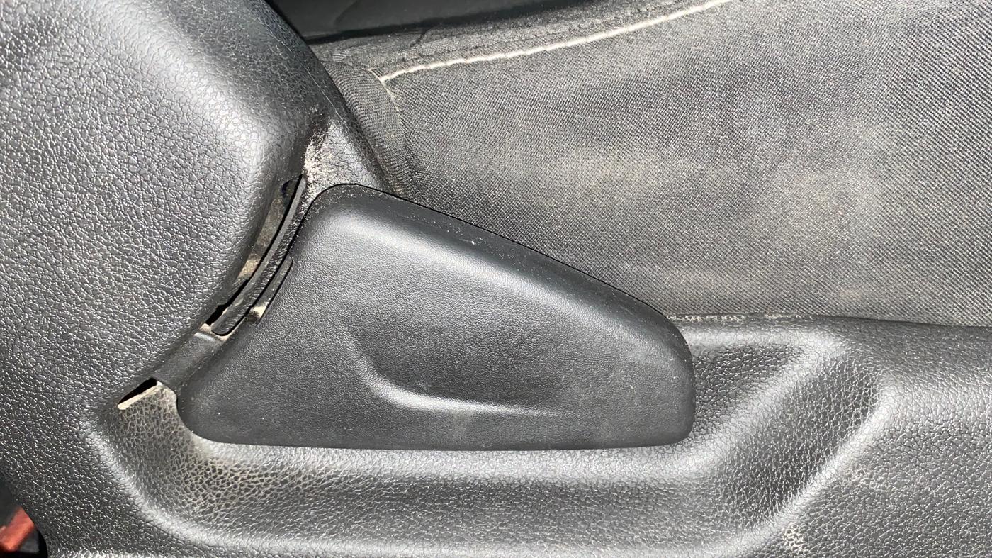 2021 Renault Kwid RXL, Petrol, Manual, 70,179 km, Driver Side Adjustment Panel