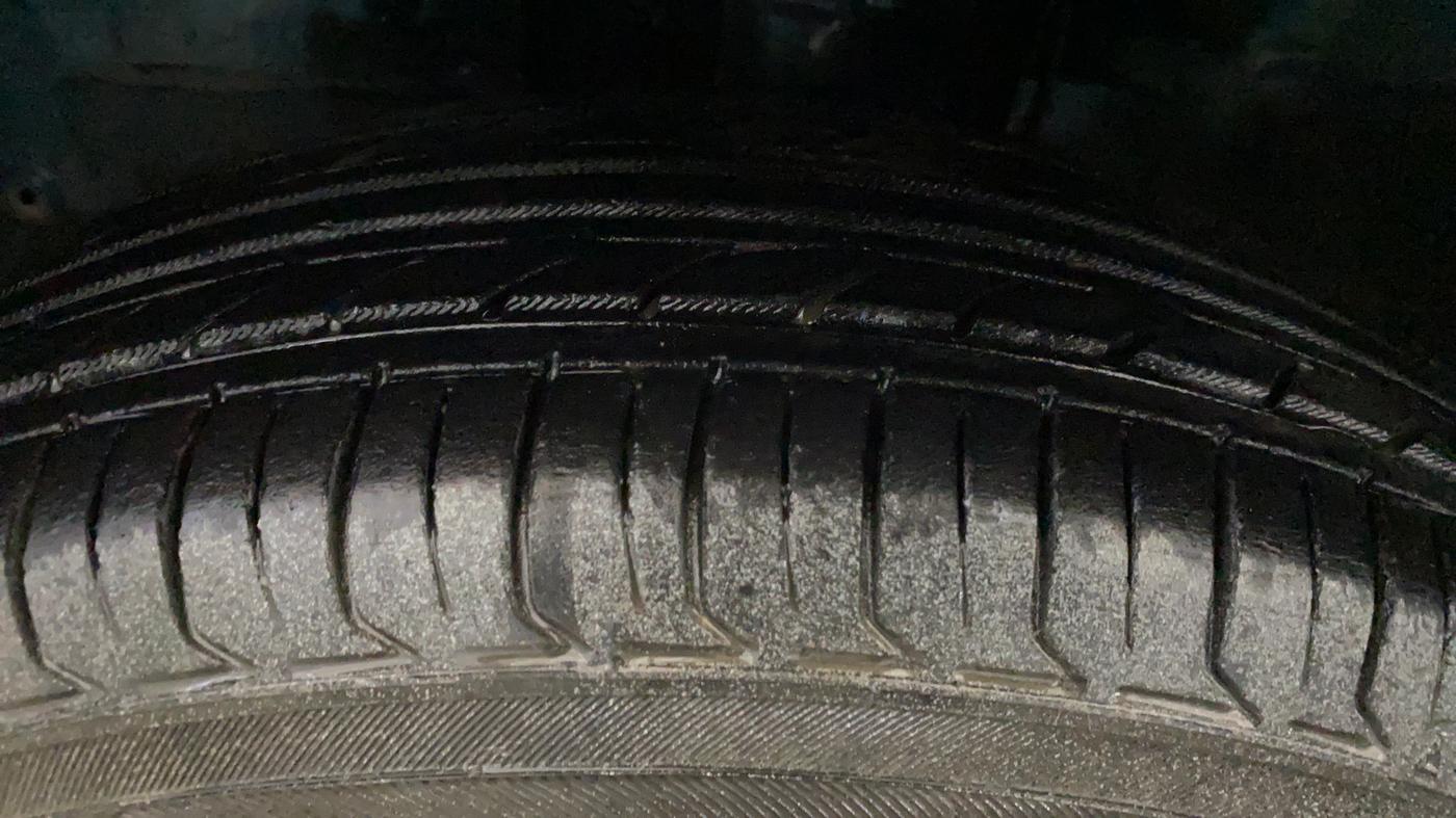2021 Renault Kwid RXL, Petrol, Manual, 70,179 km, Left Front Tyre Tread