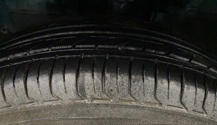 2021 Renault Kwid RXL, Petrol, Manual, 70,117 km, Left Front Tyre Tread