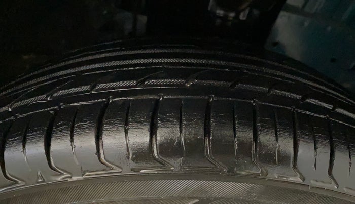 2021 Renault Kwid RXL, Petrol, Manual, 70,117 km, Right Front Tyre Tread