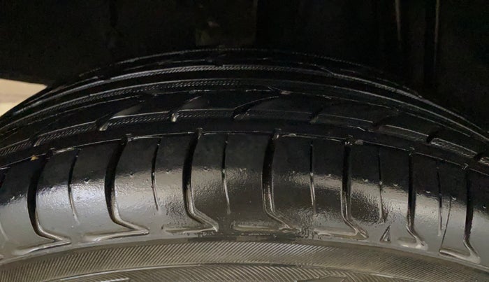 2021 Renault Kwid RXL, Petrol, Manual, 70,117 km, Right Rear Tyre Tread