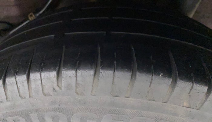 2015 Honda Amaze 1.2L I-VTEC S, Petrol, Manual, 1,02,249 km, Left Rear Tyre Tread