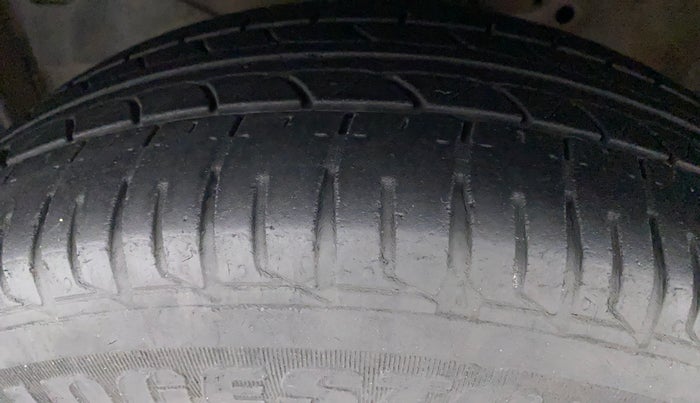 2015 Honda Amaze 1.2L I-VTEC S, Petrol, Manual, 1,02,249 km, Left Front Tyre Tread